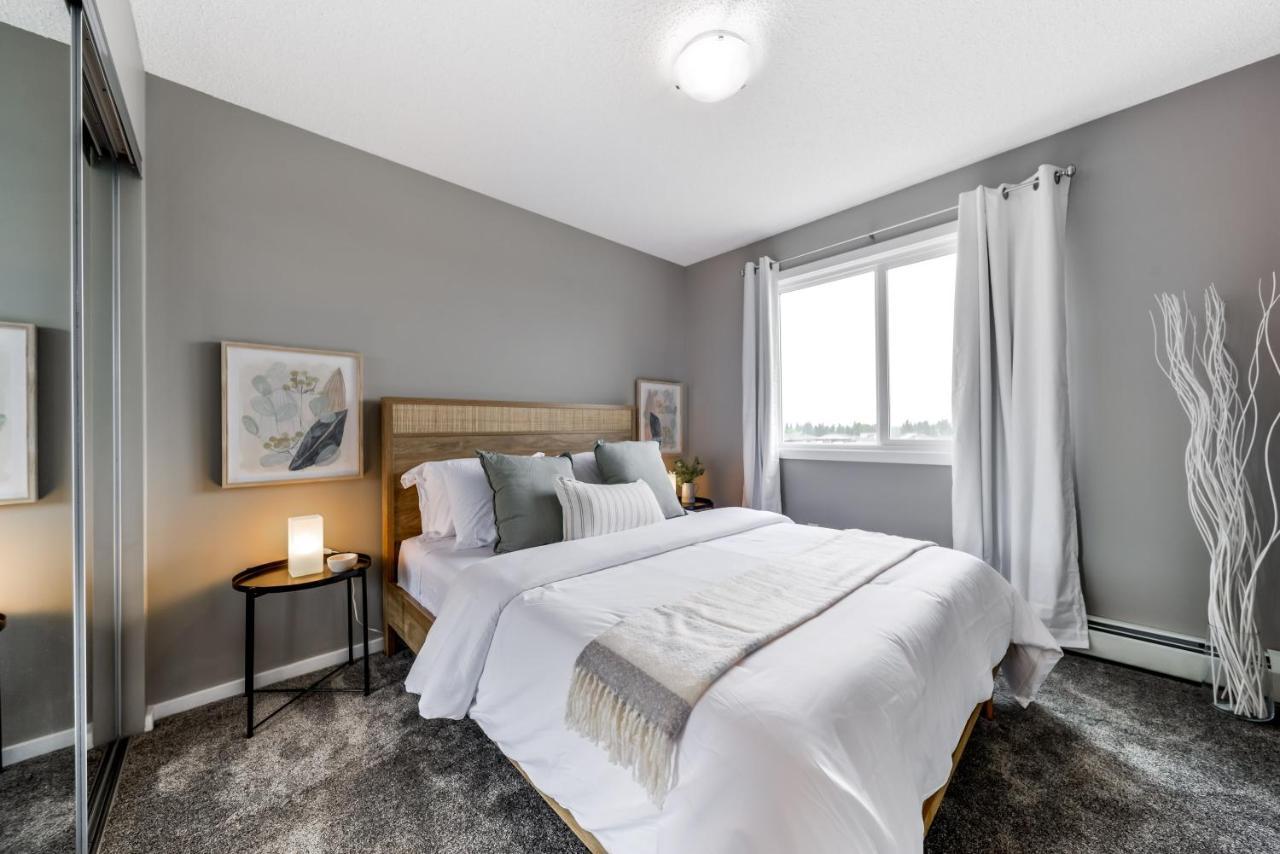 Peaceful Oasis Condo, Ac, Top Floor, Secure Ug Parking, Balcony, King Bed! Едмънтън Екстериор снимка