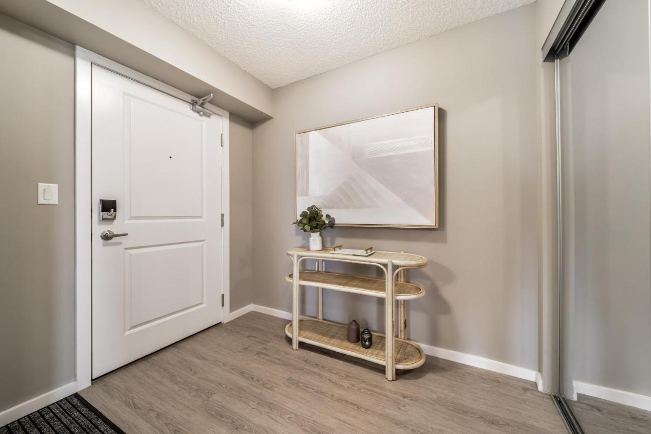 Peaceful Oasis Condo, Ac, Top Floor, Secure Ug Parking, Balcony, King Bed! Едмънтън Екстериор снимка